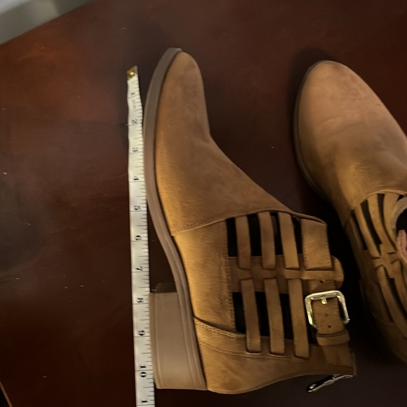 American Eagle tan suede ankle booties, size 8. - Picture 6 of 11